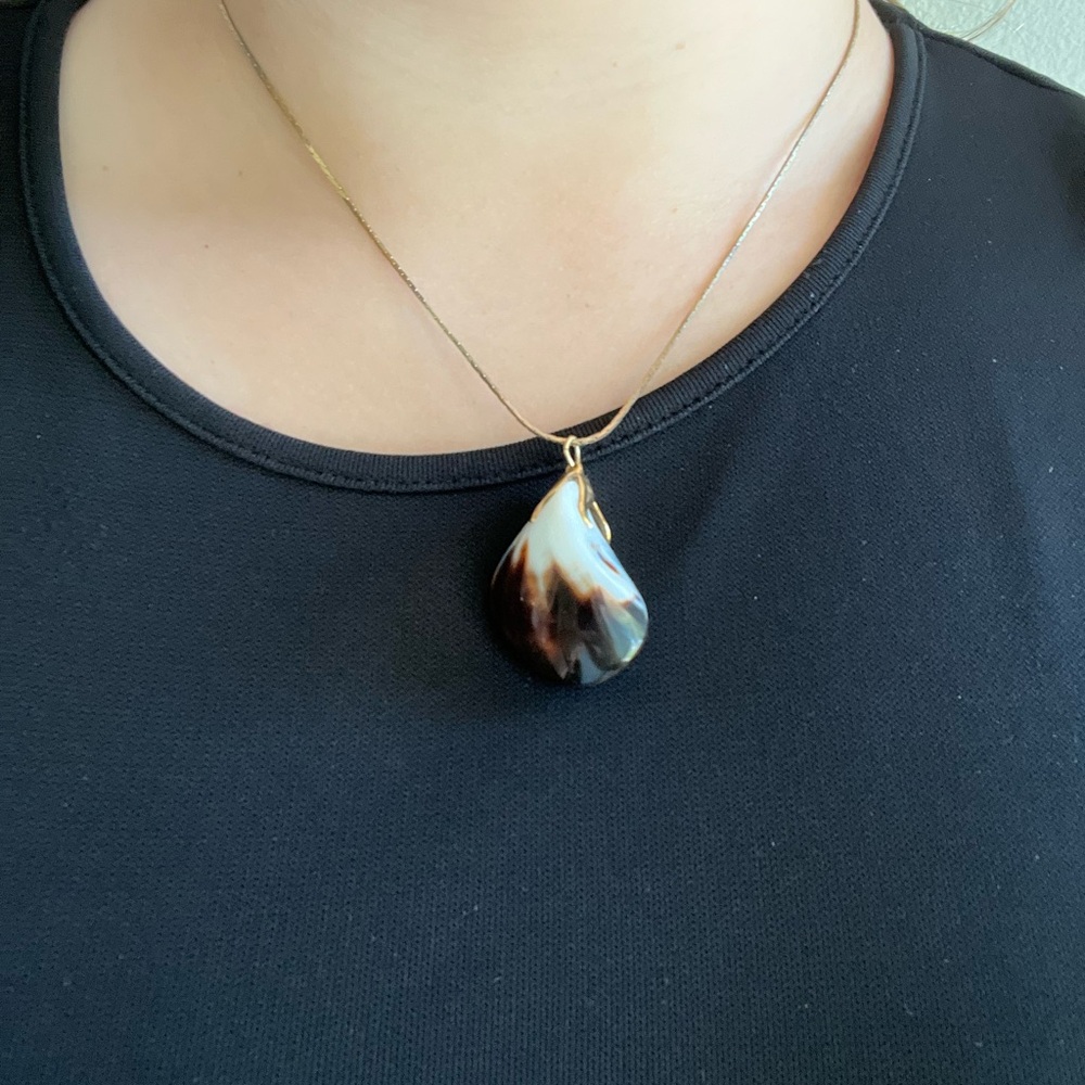 Vintage simple mermaid shell clam style necklace